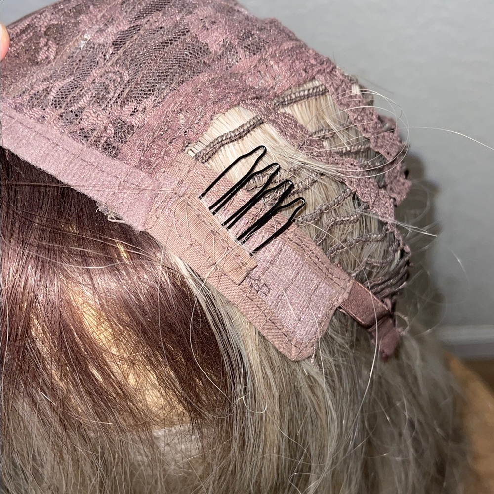 Glam Wavy Lace Wig – 22” Blonde Blend with Dark Roots, Soft & Natural # Q - Picture 13 of 15